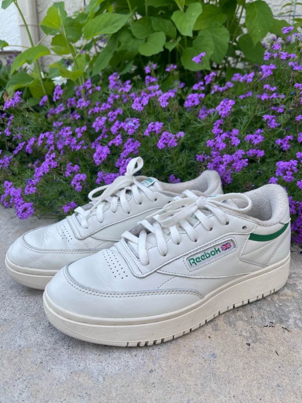 Reebok Club C 85 Women’s size 9 Cream Sneakers with Green Heel Stripe